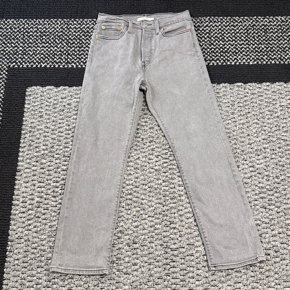 Levi’s Wedgie Straight Jeans Women’s 28 Button Fly Vintage Fit Straight Leg Gray